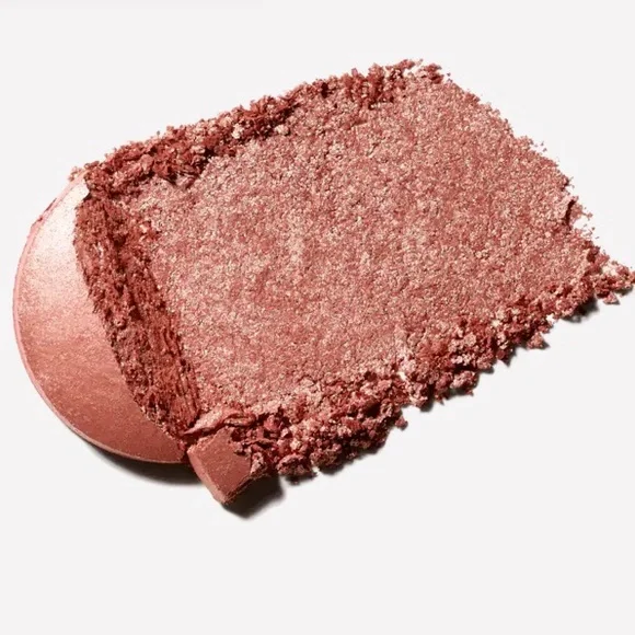 💄HP!💄LAST ONE! MAC Indulgent Glow Face Kit - Picture 3 of 14